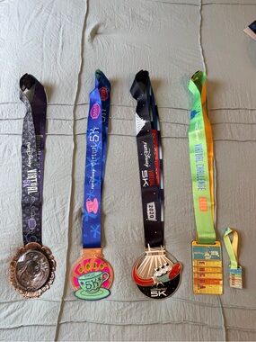 Run Disney Virtual Challenge Medals - Complete Set and pin